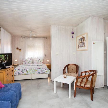 Leyad Hashmura Lodging Yesod Hamaala Buitenkant foto