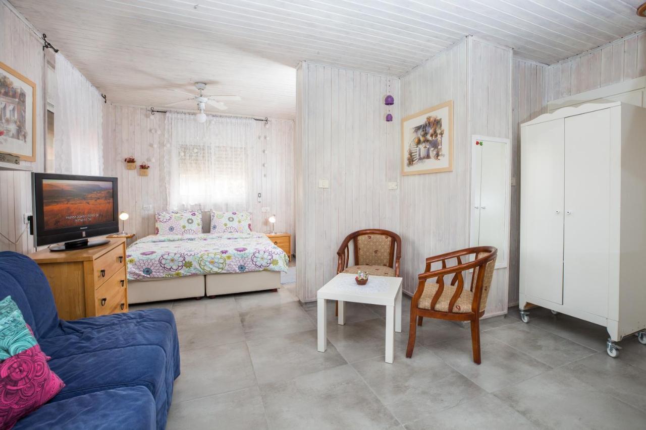 Leyad Hashmura Lodging Yesod Hamaala Buitenkant foto