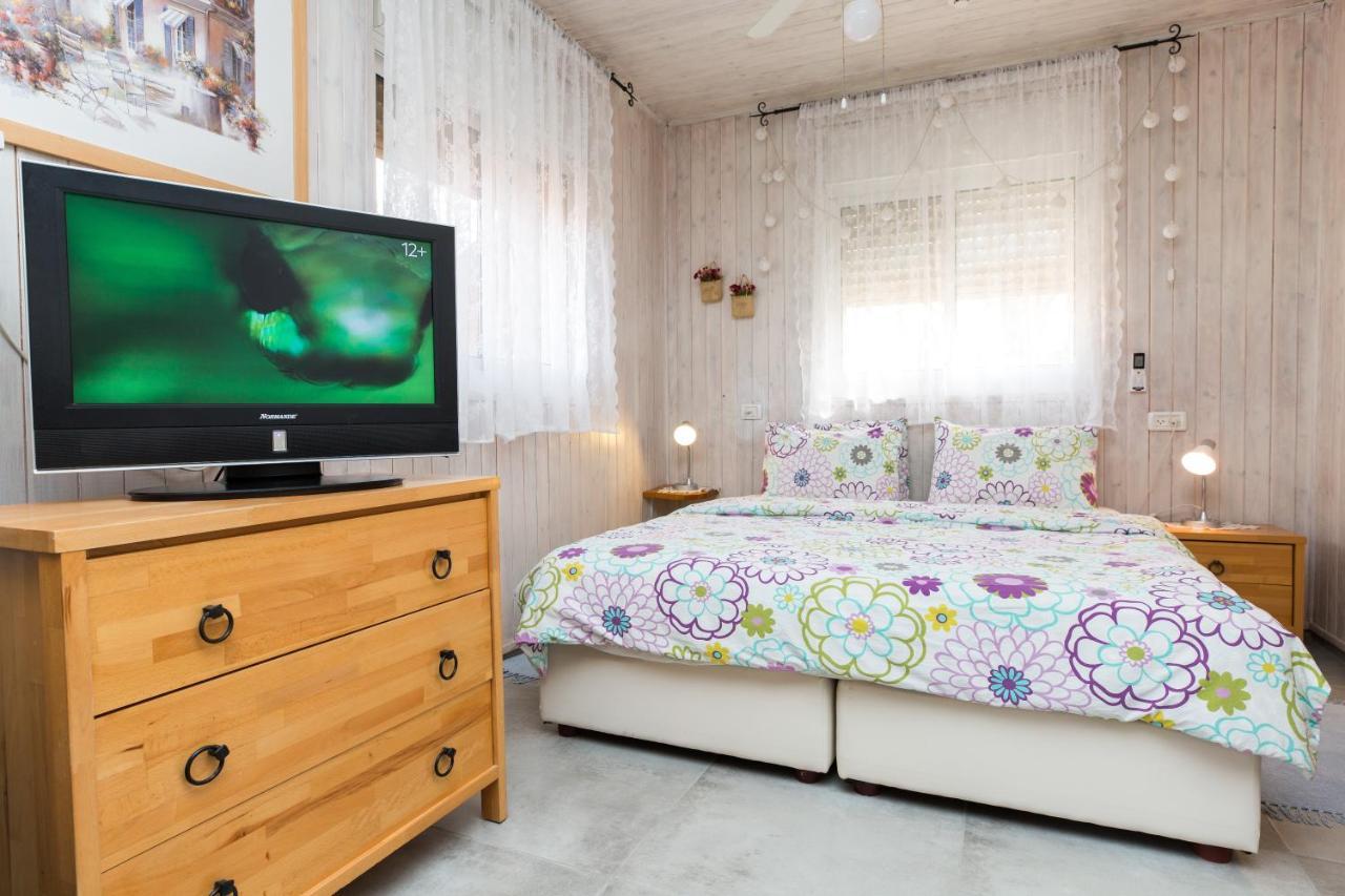 Leyad Hashmura Lodging Yesod Hamaala Buitenkant foto