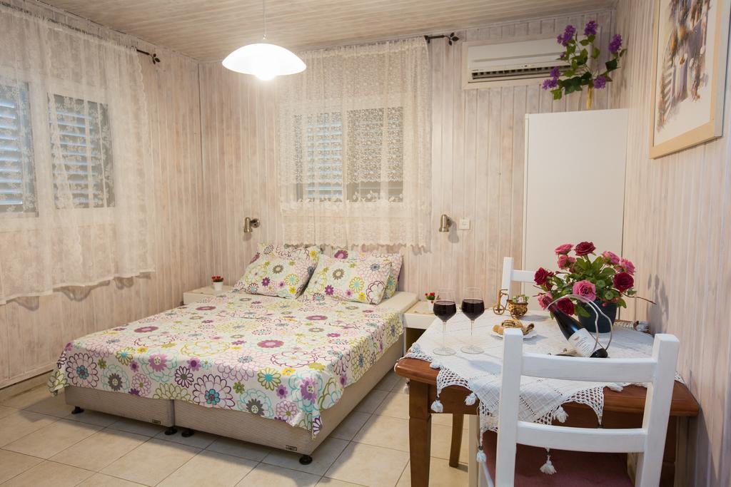 Leyad Hashmura Lodging Yesod Hamaala Buitenkant foto