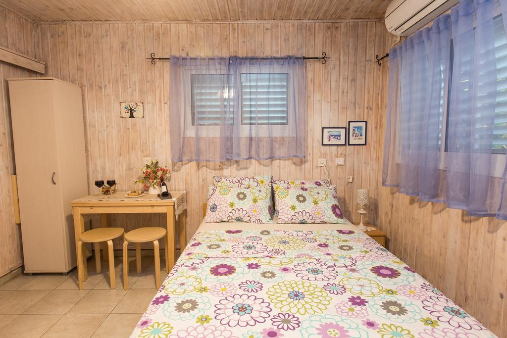 Leyad Hashmura Lodging Yesod Hamaala Buitenkant foto